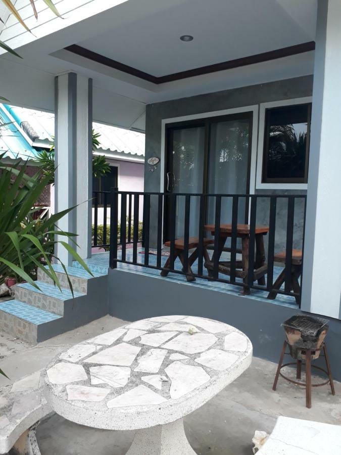 Poopreaw Koh Larn Apartman Kültér fotó