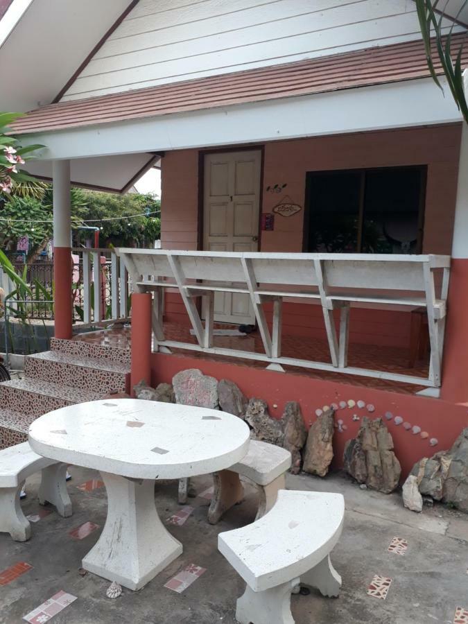 Poopreaw Koh Larn Apartman Kültér fotó